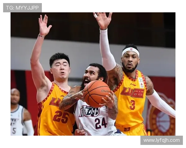 深圳篮球队在全国锦标赛积分榜上以77分稳居第一名,表现引人瞩目 深圳篮球队在全国锦标赛积分榜上以77分稳居第一名,表现引人瞩目
